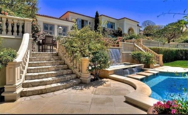 贾跃亭多缺钱?1个月2次质押豪宅 