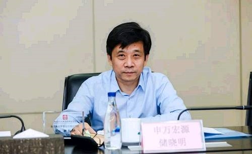洪磊会长表示，刚刚过去的全国金融工作会议释放了明确的政策信号，在脱虚向实、支持实体经济，去杠杆、盘活资产，大力发展直接融资、股权融资的大背景下，成立资产证券化业务专业委员会非常及时，也非常必要。资产证券化产品作为资本市场的直接融资工具，有助于盘活企业存量资产，降低企业杠杆率，提升企业融资效率，有利于支持供给侧结构性改革，创建一个健康扎实、有稳定收益的市场。在监管部门的政策指引和负面清单管理机制下，经过两年半时间的稳步发展，在基金业协会备案的资产证券化产品规模突破一万亿元，除个别产品发生风险事件，总体呈稳定发展态势。接下来，基金业协会要发挥好委员会这个平台，引导行业机构提高挂牌产品比例，研究加强对不挂牌产品的管理，同时在《基金法》和《证券法》的框架下研究推动不动产投资基金(公募REITs)相关规则制度方案，为监管机构提供政策建议。 